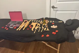 Sexy Hot Oil Body Massage❤ Dee... - Image 1