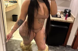 Thick Curvy Blasian NEW IN TOW... - Image 2